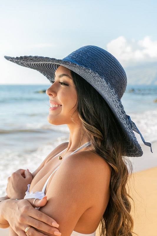 Sombrero para el sol con borde festoneado y detalle de lazo