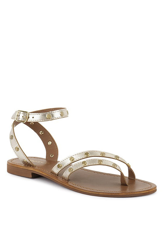 Sandalias planas adornadas con tachuelas OPRAH