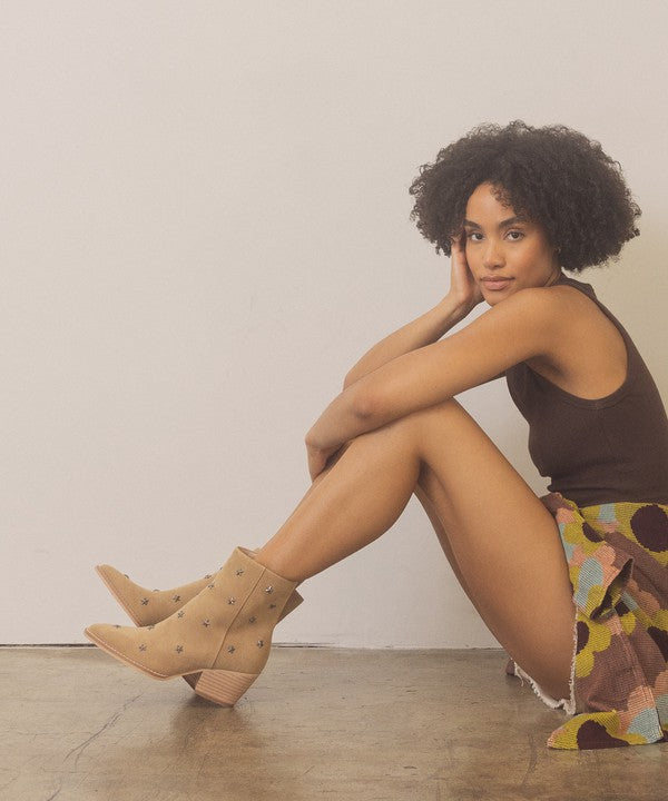 Tan Ivanna - Star Studded Western Boots