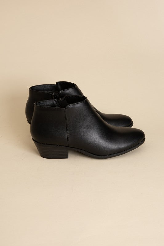 Black Mug Ankle Boots